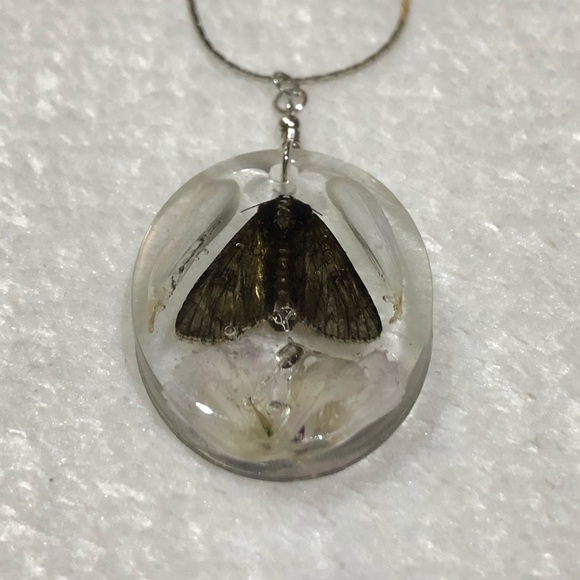 Handmade UV Resin Moth / Flower Necklace - Picture 12 of 16